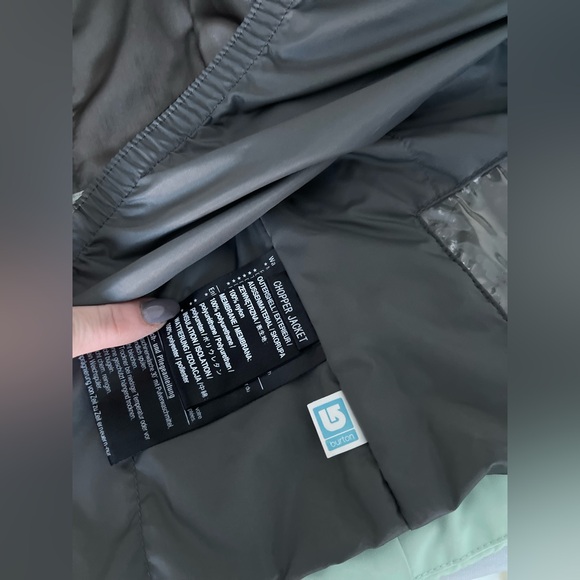 NEW BURTON Chopper Jacket Woman’s Snowboarding Ski Jacket Hand warming Pockets - Picture 9 of 11